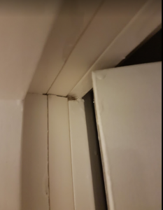 door to door-frame misalignment